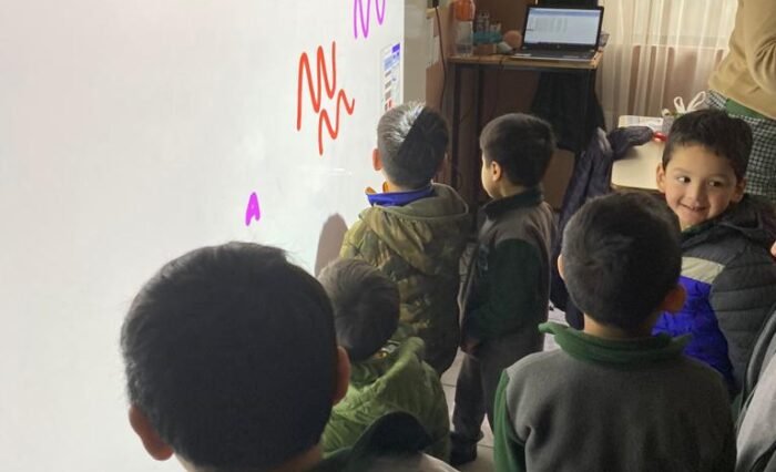 Visita de la Escuela de lenguaje Dialecta de Alerce a nuestro Establecimiento