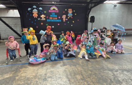 Desfile de Sombreros Estacionales